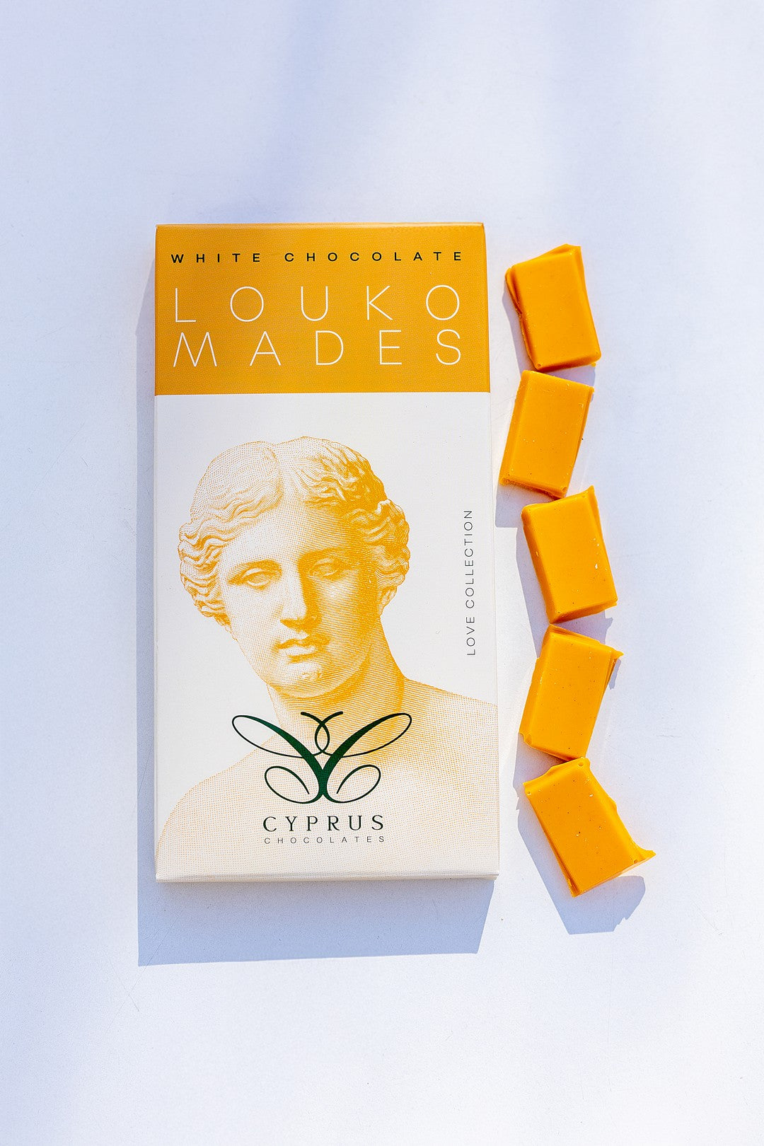 White chocolate bar with cinnamon and honey notes inspired by loukoumades